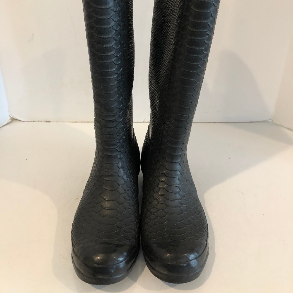 Hunter carnaby boa snake tall wet rubber boot sz 7